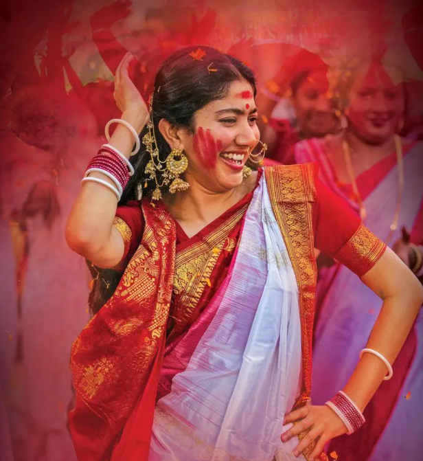 Wow! See Majestic Bengali Attire Of Sai Pallavi To Bless Your Eyes, Take Cues - 0