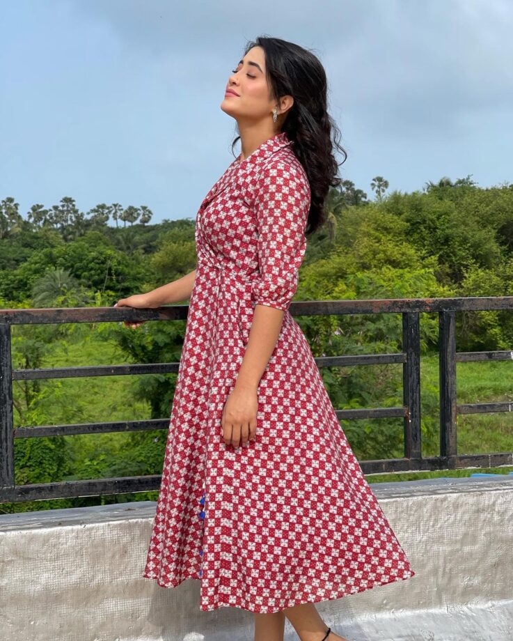 Shivangi Joshi Is Just Casually Blessing Your Eyes By Her Marvellous Yet Exquisite Pictures, Check Out Now - 1