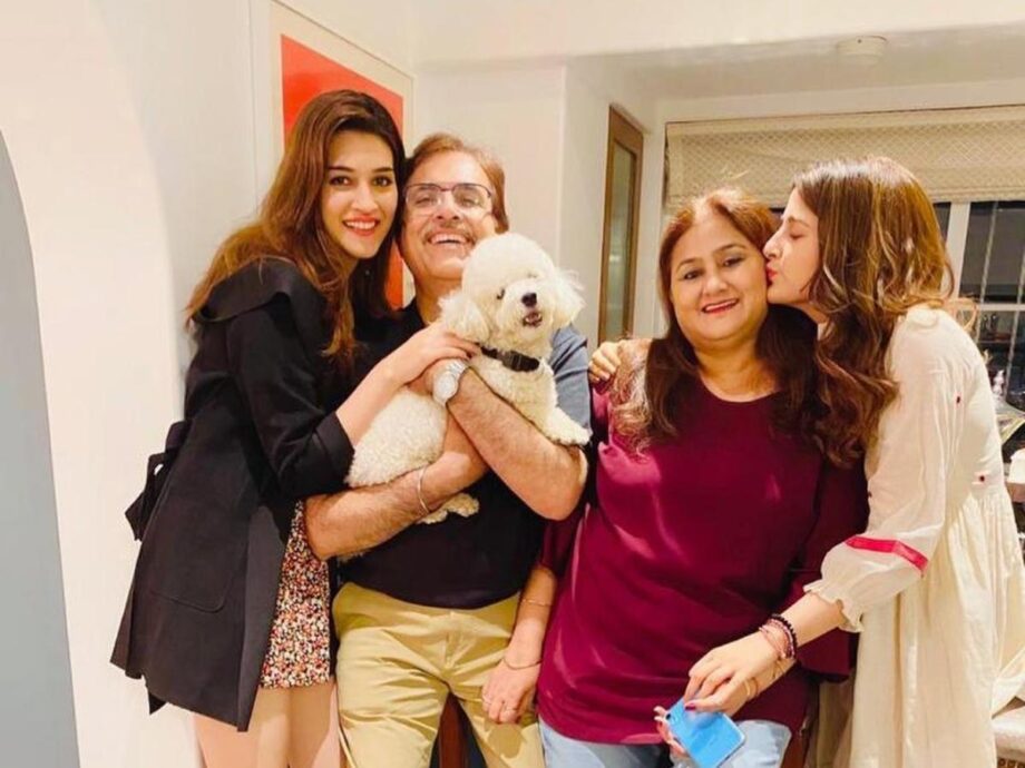 5 Photos Of Mimi Fame Kriti Sanon That Prove She Shares A Close Bond With Her Family; Take A Look - 5