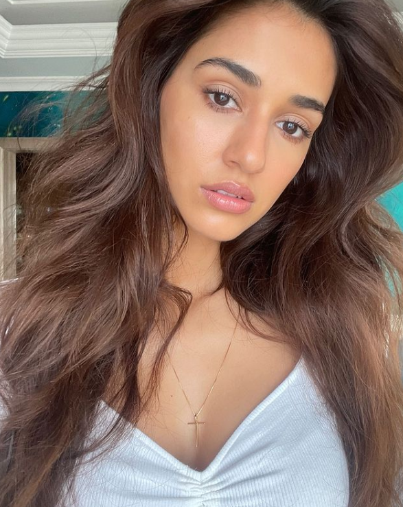 5 Times Malang Fame Disha Patani Stunned Us With Her Alluring Sunkissed Selfies - 3