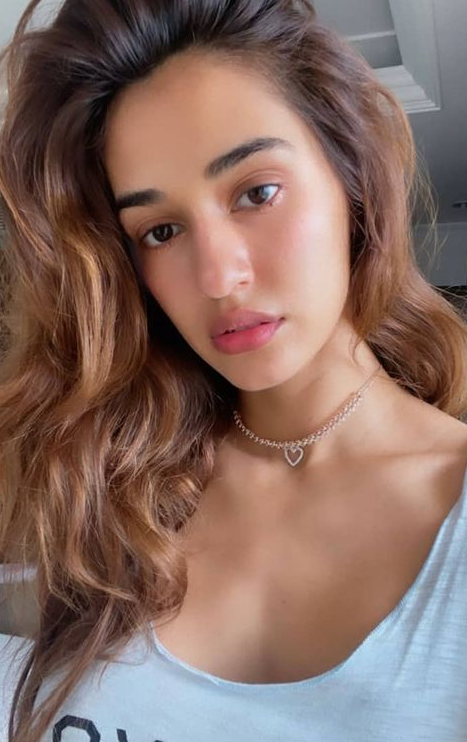 5 Times Malang Fame Disha Patani Stunned Us With Her Alluring Sunkissed Selfies - 4