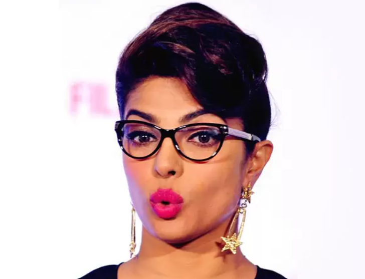 A Strong Pout Game Begins Here: Deepika Padukone Vs Priyanka Chopra: Which Diva Gave The Best Pout Look? - 2