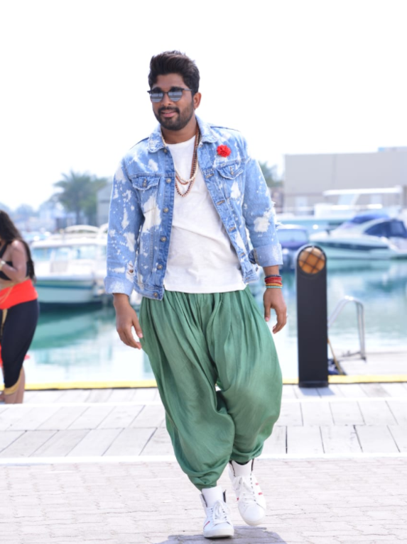 Allu Arjun And Vijay Deverankonda’s 5 modish looks to recreate for an important function - 0