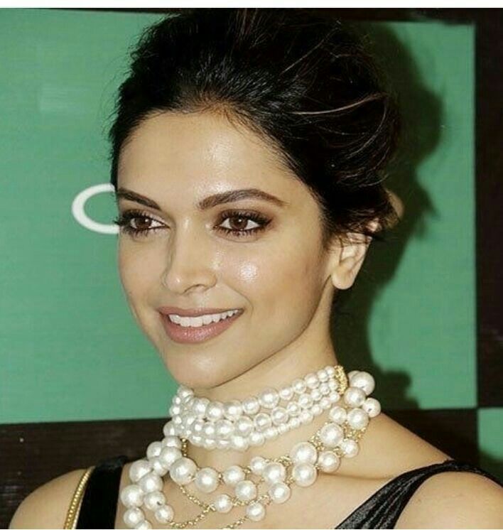 An Accessory Worth Stealing: Deepika Padukone & Her Pearl Jewellery Looks - 1