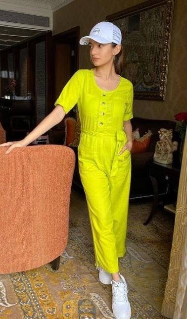 Anushka Sen Vs Avneet Kaur: Which TV Actress Is The Epitome Of Coolness In A Neon Jumpsuit? - 1
