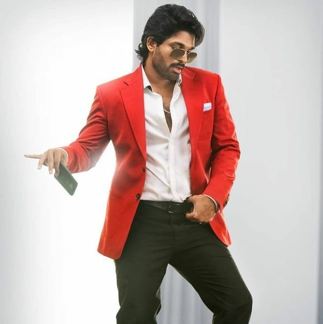 Ayeee Hotness: 6 vibrant outfits of Allu Arjun will inspire you to give your wardrobe a new collection - 1