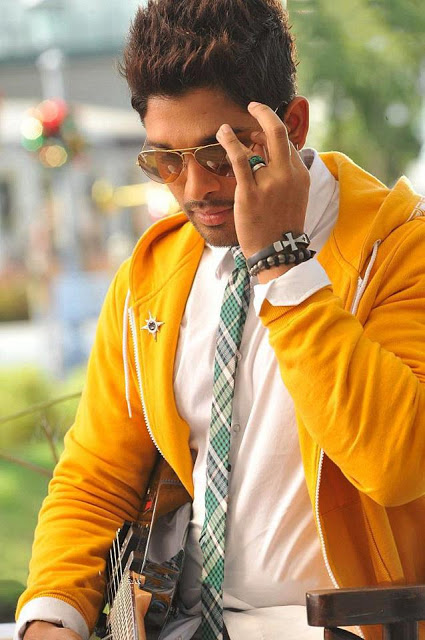 Ayeee Hotness: 6 vibrant outfits of Allu Arjun will inspire you to give your wardrobe a new collection - 3