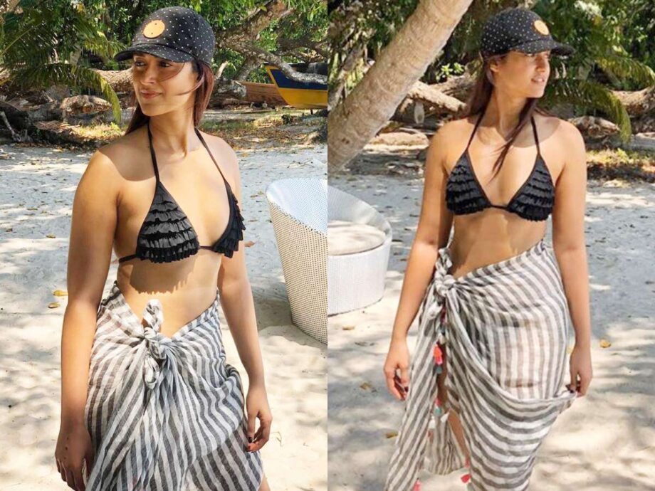 Beach Babe: 5 Times Ileana D’Cruz Chilled Like A Happy Girl; Set Major Goals In Bikini And Beachwear - 0