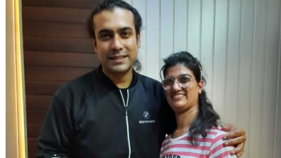 Cute Gesture: Jubin Nautiyal surprises his fan and KBC 13 ‘Crorepati’, Himani Bundela by visiting her house in Agra, see what happened next