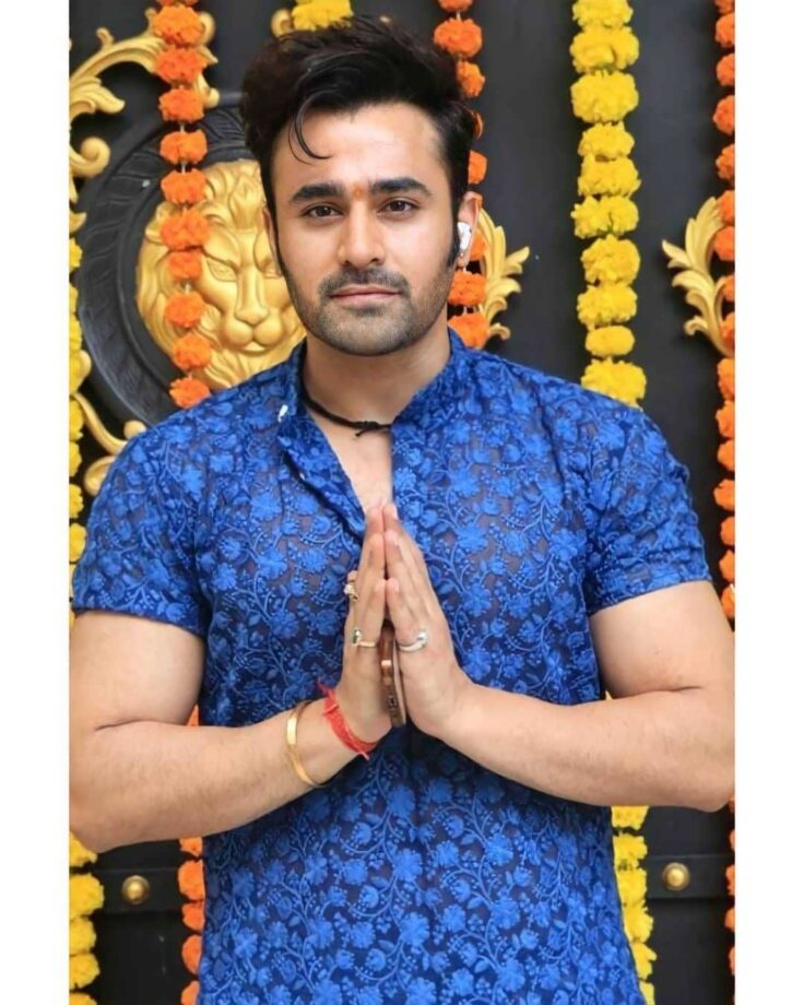 Ekta Kapoor’s star-studded Ganesh Chaturthi celebration: Sanaya Irani, Barun Sobti, Anita Hassanandani, Krystle D’souza, Karan Patel, Pearl V Puri visit for darshan - 1