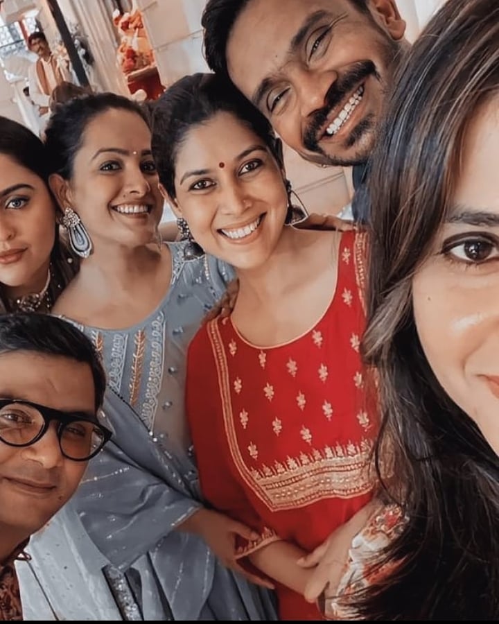 Ekta Kapoor’s star-studded Ganesh Chaturthi celebration: Sanaya Irani, Barun Sobti, Anita Hassanandani, Krystle D’souza, Karan Patel, Pearl V Puri visit for darshan - 5