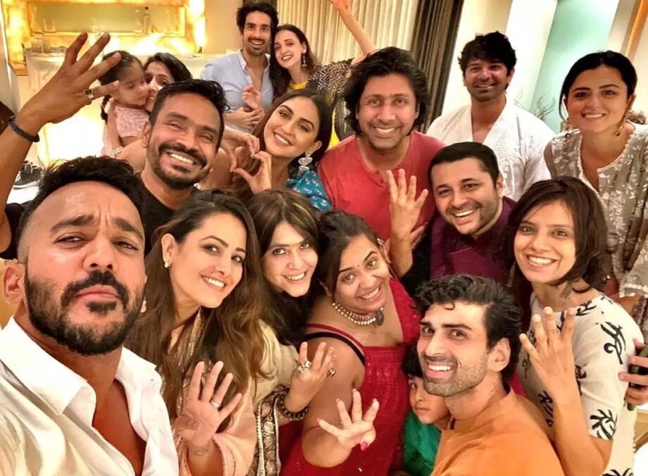 Ekta Kapoor’s star-studded Ganesh Chaturthi celebration: Sanaya Irani, Barun Sobti, Anita Hassanandani, Krystle D’souza, Karan Patel, Pearl V Puri visit for darshan - 7