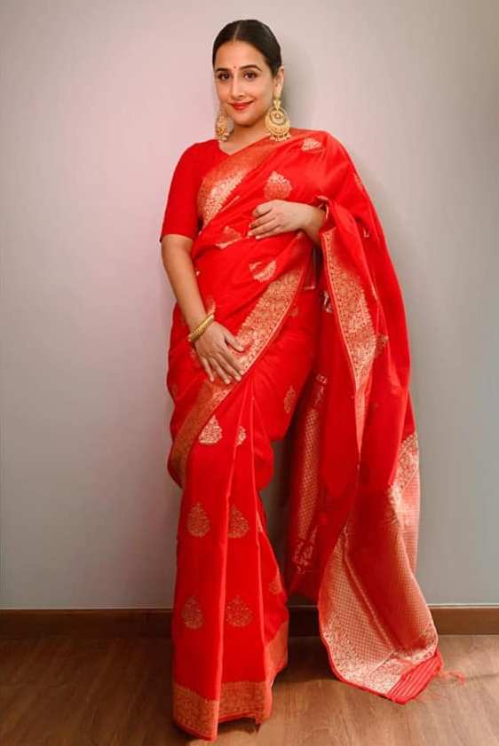 Elegance In Saree! From Anushka Sharma To Kangana Ranaut: Bollywood Beauties Who Opted For Banarasi Saree And Stole Our Hearts - 1