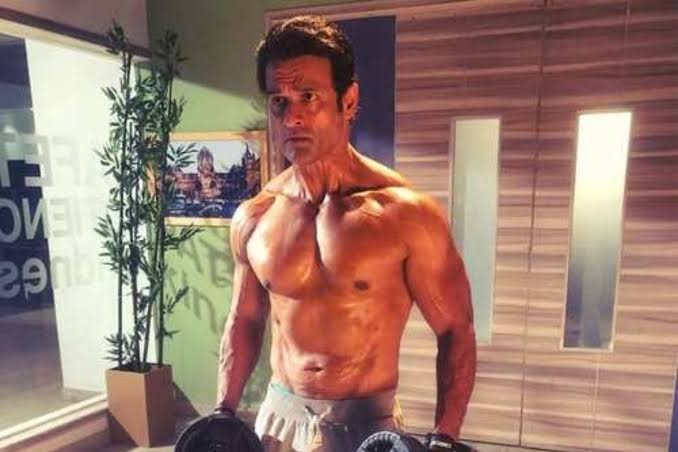 Fitness Freaks! From Sudhanshu Pandey To Rohit Roy: Sultry TV Stars Above Forty Who Flaunt Their Abs Like It’s ”No One Else’s” Business - 4