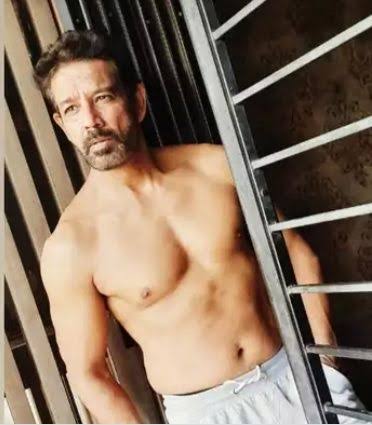 Fitness Freaks! From Sudhanshu Pandey To Rohit Roy: Sultry TV Stars Above Forty Who Flaunt Their Abs Like It’s ”No One Else’s” Business - 2