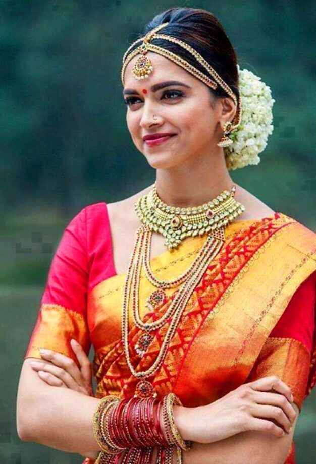 From Kareena Kapoor in Veerey Di Wedding to Deepika Padukone in Chennai Express: On-screen Bollywood brides that stole our hearts - 2