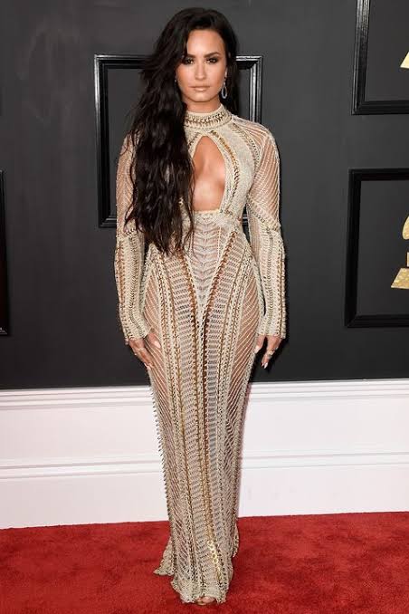 From Taylor Swift To Rihanna: 5 Hollywood Beauties Who Rocked The Crochet Style Effortlessly - 1