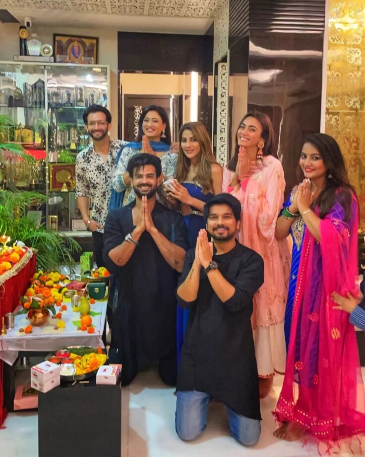 Nikki Tamboli Visits Shweta Tiwari’s House To Seek Blessings Of Ganpati Bappa, View Their Pics Here - 1