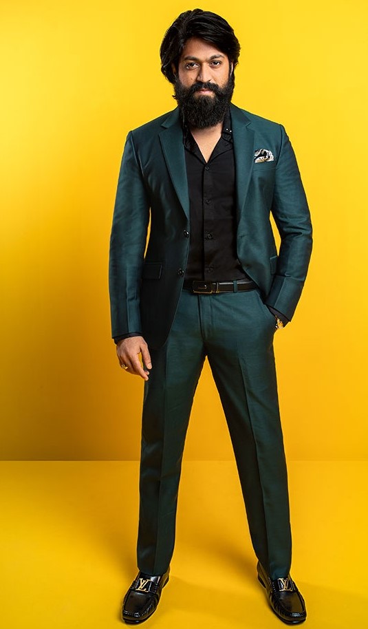 Allu Arjun Vs Yash: Who Has Slayed In Their Bossy Solid Pantsuits? Vote Here - 2