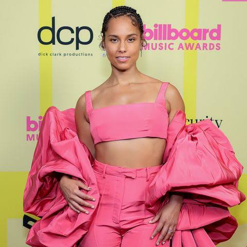 Go Pink Or Go Home: Kelly Clarkson Vs Alicia Keys: Who Looks Prettiest In Pink? - 0