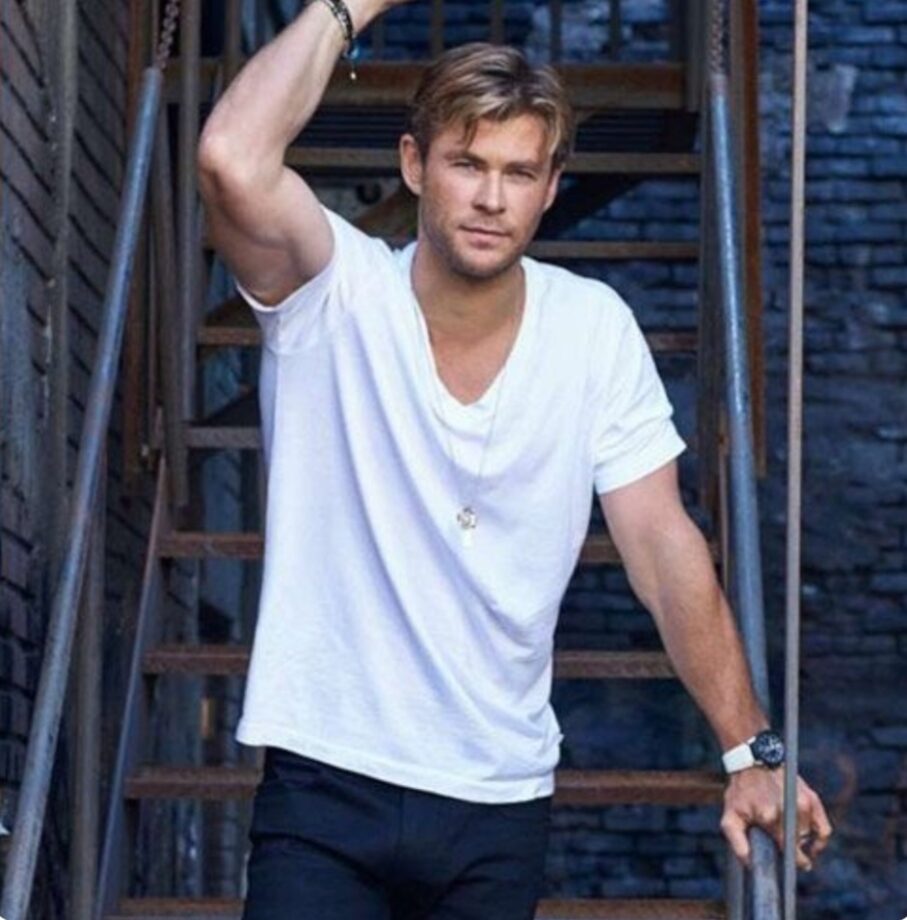 Let Your Outfitters Talk For You! Star Chris Hemsworth’s Sweat Pants & Tees You Should Bookmark For Your Vacation - 1