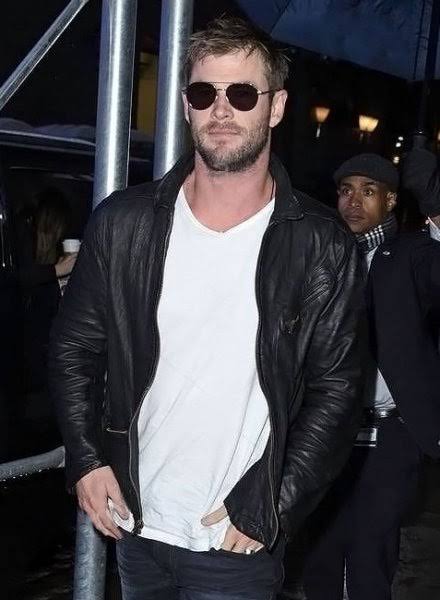 An Accessory To Steal! Coolest Shades Collection Of Chris Hemsworth To Ace Your Look - 1