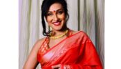 Hottest Bengali Diva: Rituparna Sengupta is here to stab our hearts in red traditional Bengali saree, we bet you will sweat