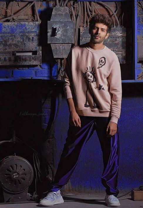 How To Make A Style Statement This Monsoon? Take Fashion Inspiration From Ranbir Kapoor To Kartik Aaryan - 2