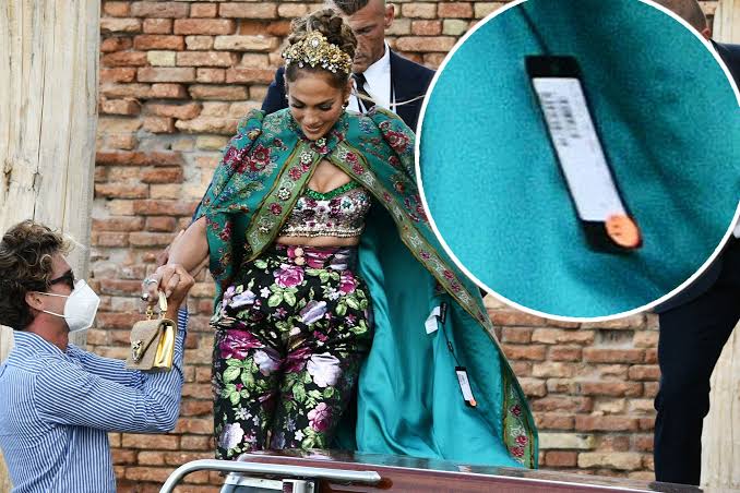 Jennifer Lopez Suffers A Fashion Faux Pas; Price Tag Was Seen Hanging On Her Floral Cape - 1