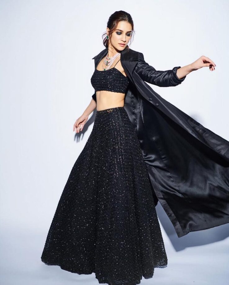 Kriti Sanon VS Pooja Hegde: Which Bollywood fashionista looks dazzled in a black lehenga? - 0