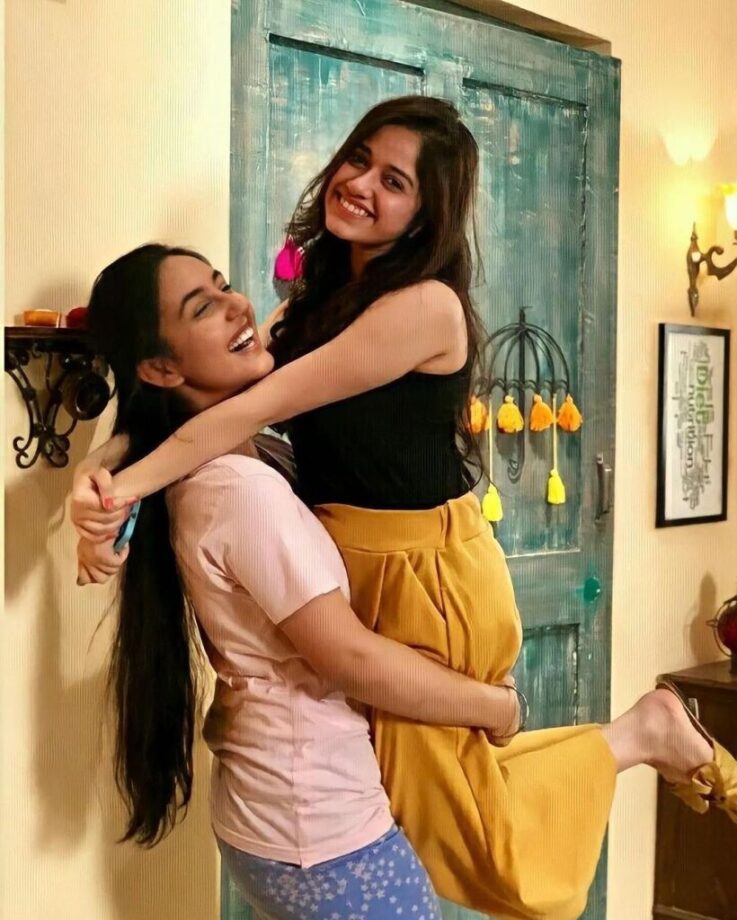 Off-screen Bffs! From Jannat Zubair- Ashnoor Kaur To Bharti Singh- Maniesh Paul: TV Celebs Who Are Real-Life BFF Goals - 0