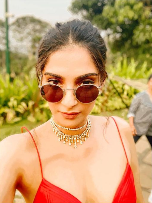 One Is Never Enough! 5 times Sonam Kapoor showed how to ace the stackable jewelry trend - 3