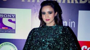 Photos: Ashi Singh Amps Up The Glamour Quotient In A Ravishing Glittery Outfit