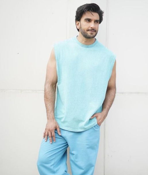 Quirky Fashion! Ranveer Singh Donned An All-Blue Ensemble From Tees To Shoes That No One Can Match; See Pics - 0