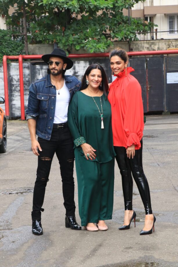 Ranveer Singh spotted spending precious time with his Mommy Jaan Anju Bhavnani at her Birthday Bash, view viral pics - 2