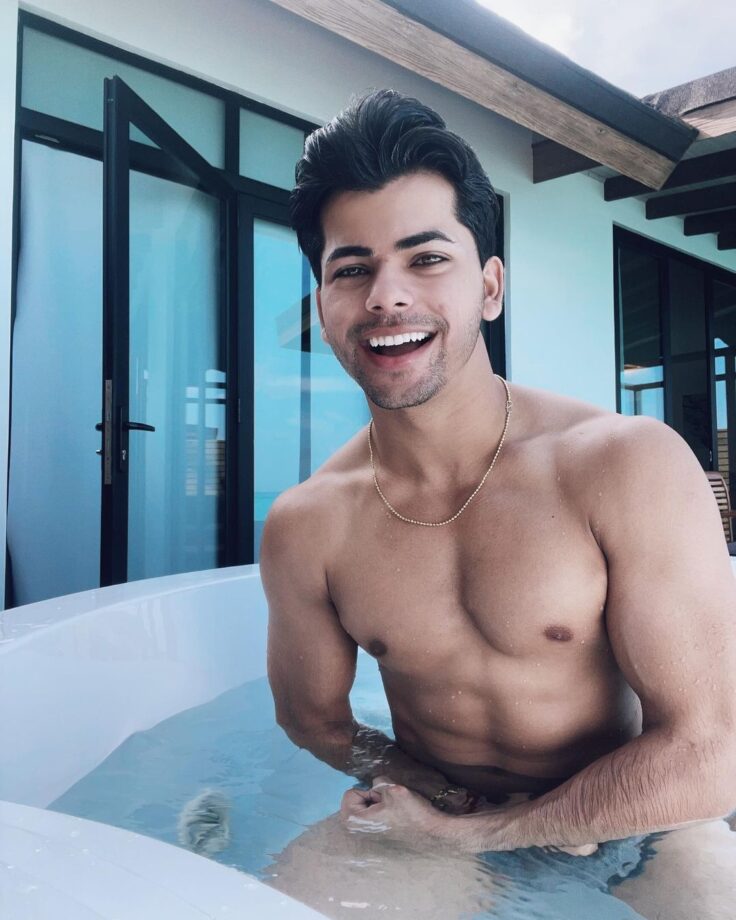 5 Times Siddharth Nigam Flaunted His Toned Abs And Made Us Go Weak In The Knee - 5