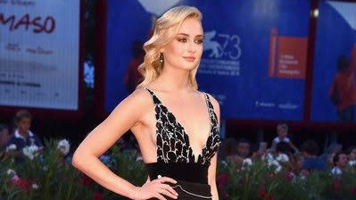 Easy Yet Stylish Hairstyles Of Sophie Turner That You Can Recreate, Take Cues - 9