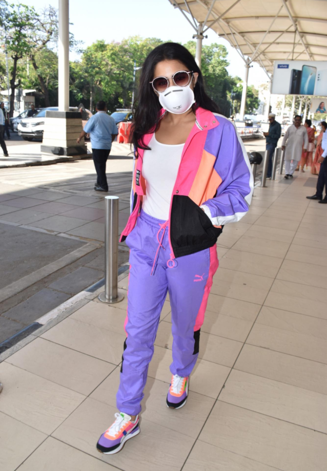 Swagger On Airport: Sara Ali Khan’s Airport Looks Are Dashing & Groovy, Here’s A Proof - 3