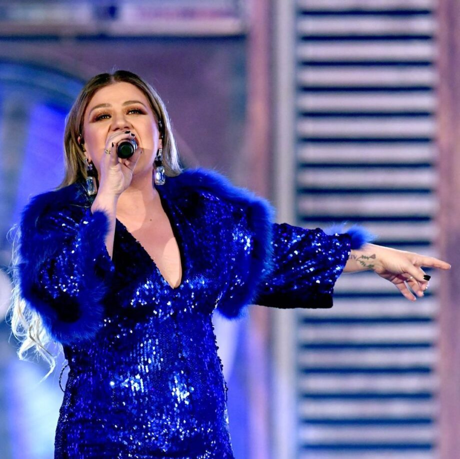 Ditch Black & Add Some Beautiful Colours To Rock Your Outfits: Let Kelly Clarkson’s Lookbook Serve You Inspiration - 1