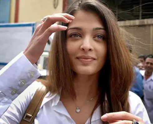 Times when Aishwarya Rai nailed no makeup look like a pro and left us in awe - 1