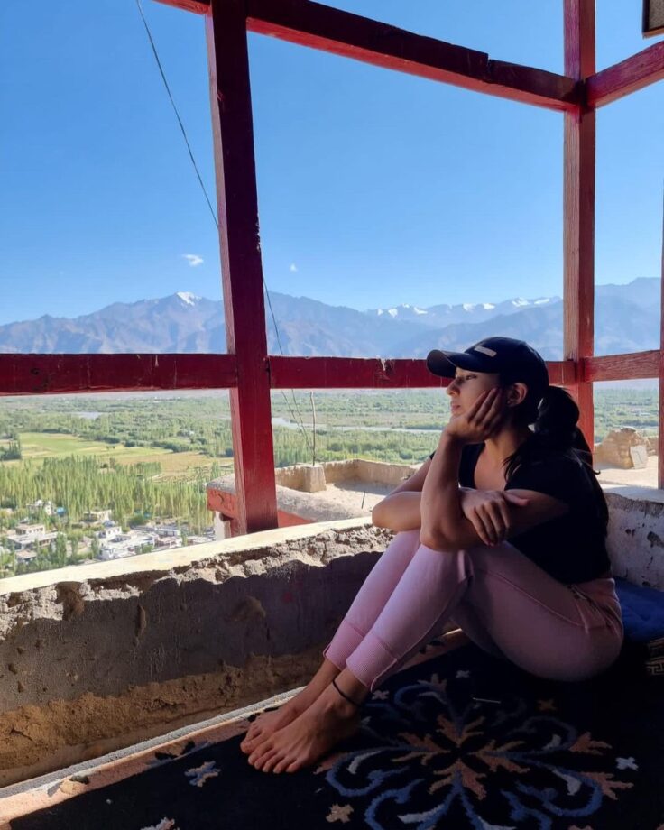 Travel Diary: Sara Ali Khan is clearly having a great time in Ladakh! View mesmerizing pics - 3