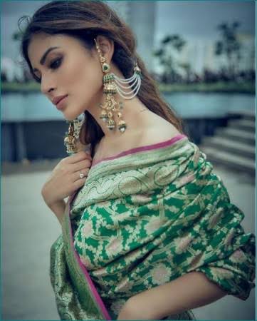 Unmissable! Mouni Roy Ditches The Blouse To Make A Style Statement In An Elegant Saree; See Pics - 3