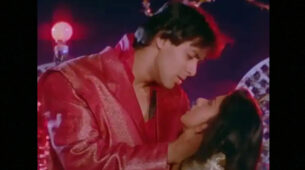 Wait What: Did You Know The Kissing Sequence In Maine Pyar Kiya Between Salman Khan And Bhagyashree Was Shot With A Glass Between Them?