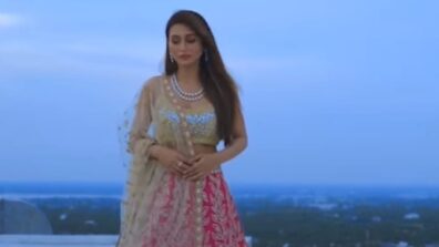 Watch Now: Bengali diva Mimi Chakraborty does a super hot ramp walk in Indo-Western lehenga, fans are super impressed