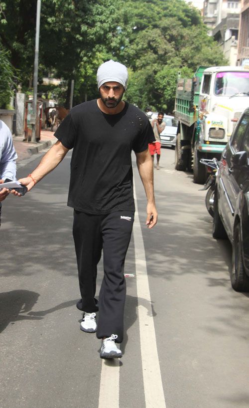 When Ranbir Kapoor Gave Free Lessons On How To Style Joggers 101 - 0