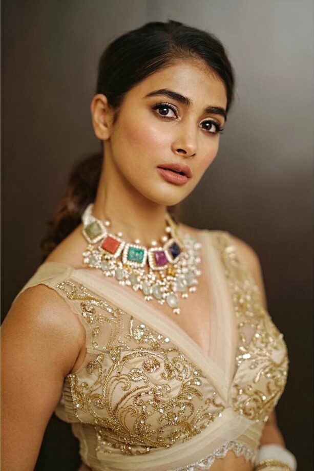 Which Statement Accessory Of Pooja Hegde Is Your Choice To Steal To Perfect The Glam Look? - 4