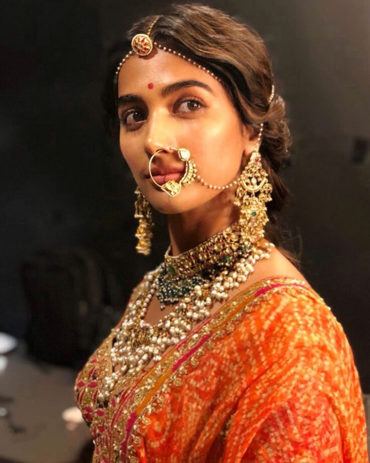 Which Statement Accessory Of Pooja Hegde Is Your Choice To Steal To Perfect The Glam Look? - 0