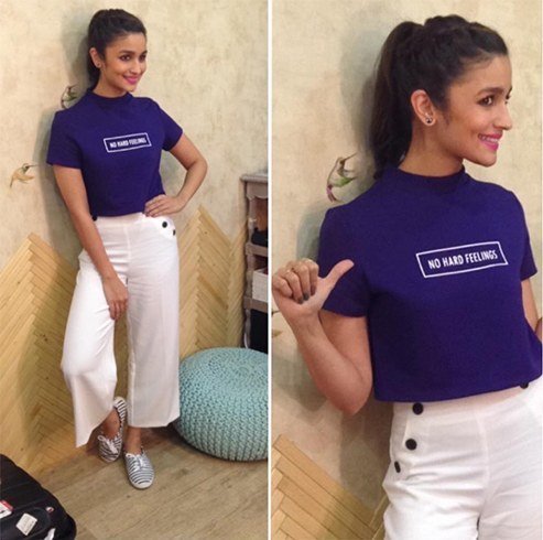 Would You Style Baggy Pants With A Shirt Like Kiara Advani Or A T-Shirt Like Alia Bhatt? - 3