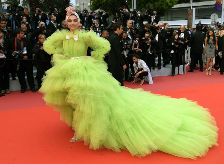 5 Times Bollywood Celebrities Went All Out With Their Humongous Outfits: Aishwarya Rai’s ‘Cinderella Look’ To Deepika Padukone’s ‘How Green Is Too Much Green Look’ - 3