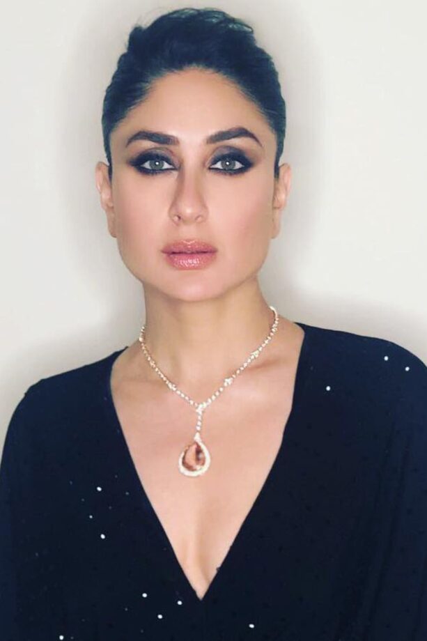 5 Times Bollywood Divas Nailed The Minimal Jewellery Trend: Anushka Sharma’s Hoop Rings To Kareena Kapoor’s Layered Necklace, Check Out - 4